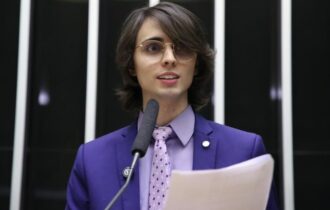 Amom trancou curso de direito e agora sonha em ser prefeito e jornalista