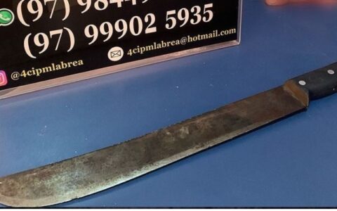 Polícia Militar do Amazonas prende homem após tentar matar a companheira com um terçado