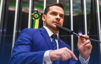 Alberto Neto critica saneamento básico de Manaus: 'um esgoto a céu aberto"