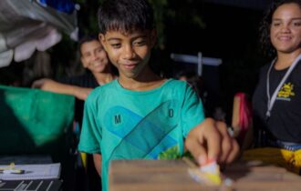 Projeto de cinema itinerante movido a energia solar chega a Manaus