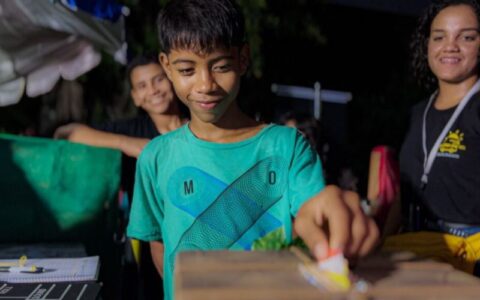 Projeto de cinema itinerante movido a energia solar chega a Manaus