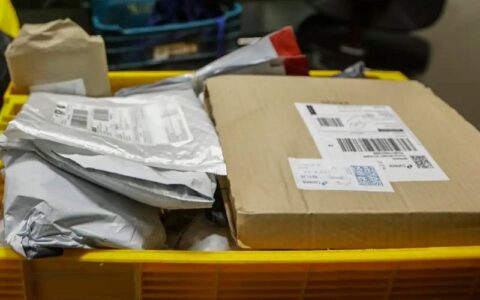 Correios alertam sobre golpe cobrando taxa para retirar encomenda