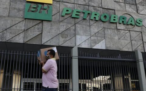 Acionistas da Petrobras começam a receber dividendos