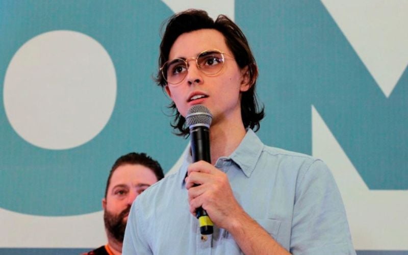 Amom desmorona nas intenções de voto e vê campanha perder força
