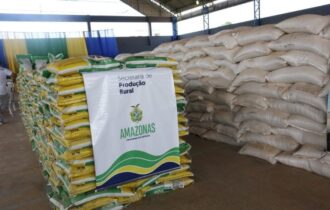Governo do AM adquire 300 toneladas de suplemento alimentar para rebanho de pecuaristas afetados pela seca