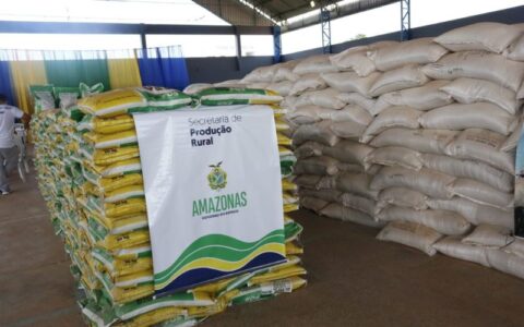 Governo do AM adquire 300 toneladas de suplemento alimentar para rebanho de pecuaristas afetados pela seca