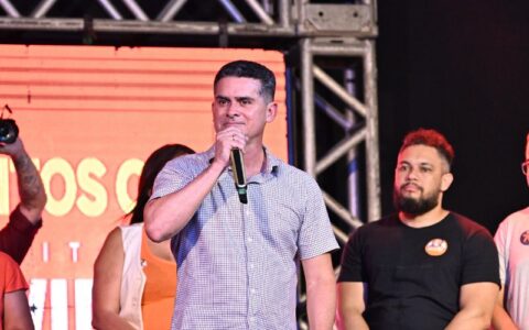 David Almeida destaca fé e compromisso em reunião na zona Centro-Sul de Manaus