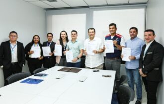 Prefeito de Manaus firma contratos para 1,2 mil novas moradias