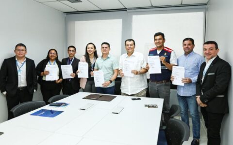 Prefeito de Manaus firma contratos para 1,2 mil novas moradias