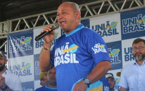Prefeito de Novo Airão é proibido de realizar live por suspeita de abuso de poder
