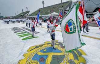 Desfile dos Colégios Militares reúne aproximadamente 4 mil pessoas no Sambódromo