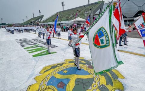 Desfile dos Colégios Militares reúne aproximadamente 4 mil pessoas no Sambódromo