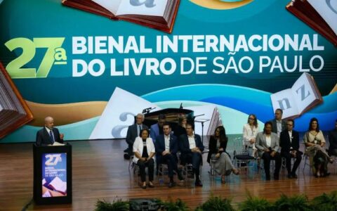 Lula assina regulamentação da Política Nacional de Leitura e Escrita