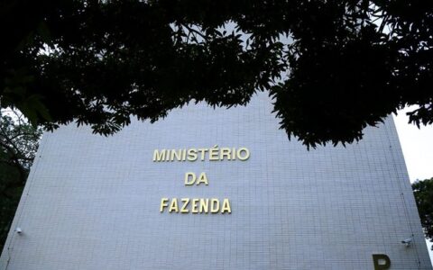 Dívida pública chegará a 80% do PIB em 2024 e continuará crescendo, diz IFI