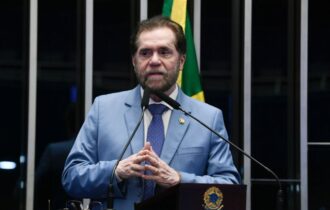 Plínio Valério aprova manifestação da AGU em relação ao aeroporto de Oiapoque