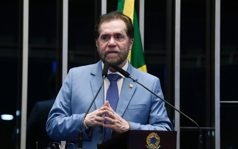 Plínio Valério aprova manifestação da AGU em relação ao aeroporto de Oiapoque