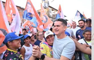 Por onde passou, David foi recebido com muito entusiasmo e alegria pelos moradores
