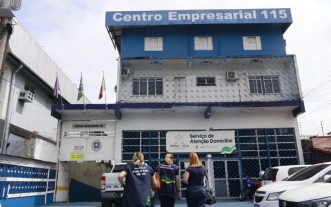 Governo do AM entrega, diariamente, nutrição, fraldas e medicamentos para pacientes assistidos em casa