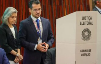 TSE lacra sistema que será usado em urnas
