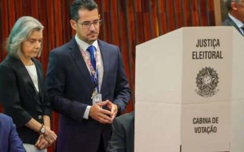 TSE lacra sistema que será usado em urnas