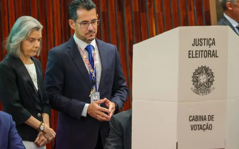 TSE lacra sistema que será usado em urnas