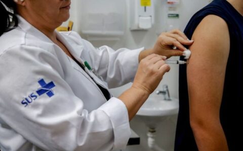 Seis em cada dez municípios enfrentam falta de vacinas, revela pesquisa da CNM