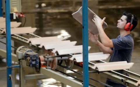 Programa irá oferecer qualificação profissional para 15 mil jovens