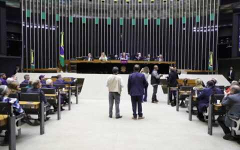 Deputados e senadores não devem comentar decisão do ministro do STF sobre o X