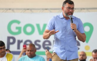 Wilson Lima entrega títulos definitivos de propriedade na 15ª edição do Governo Presente