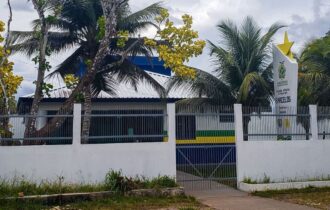 Homem é preso pela segunda vez por perseguir a filha e a esposa