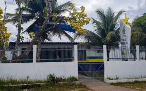 Homem é preso pela segunda vez por perseguir a filha e a esposa