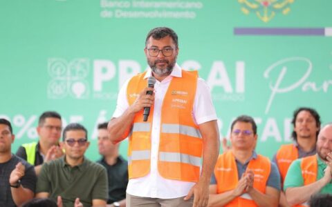 Em Parintins, Wilson afirma que a oposição trama dia e noite para 'atacar'