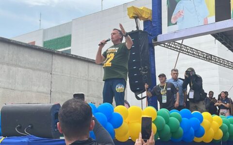 Durante discurso em Manaus, Bolsonaro ataca vereadores: 'não fazem p* nenhuma'