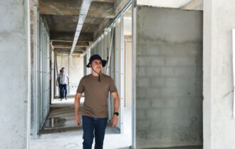 Prefeito David Almeida vistoria unidades de saúde