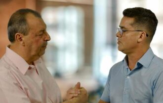 'Momento de unificar Manaus', diz Omar ao parabenizar David por reeleição