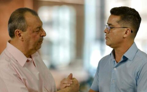 'Momento de unificar Manaus', diz Omar ao parabenizar David por reeleição