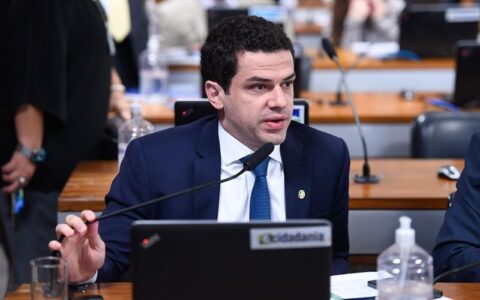 Projeto prevê isenção de IR para aposentados com Alzheimer