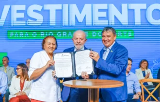 Lula elogia ministros e descarta mudanças na equipe