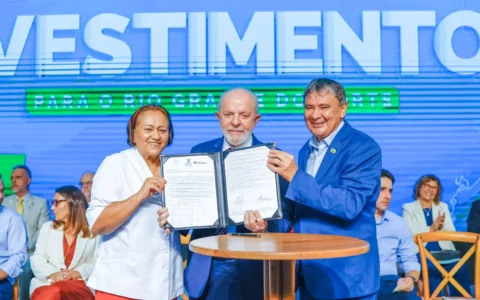 Lula elogia ministros e descarta mudanças na equipe