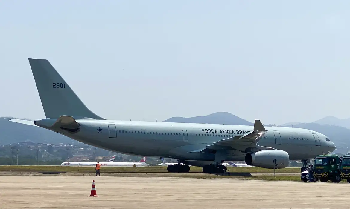 aeronave-pousa-em-beirute-para
