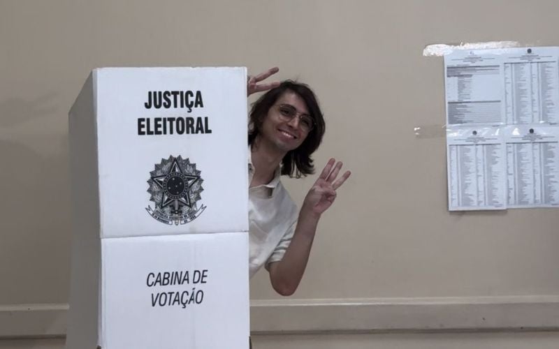 Amom descredibiliza pesquisas eleitorais e diz que vai para o 2º turno
