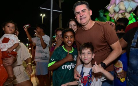 David Almeida recebe carinho da população em Dia das Crianças do Parque Gigantes da Floresta