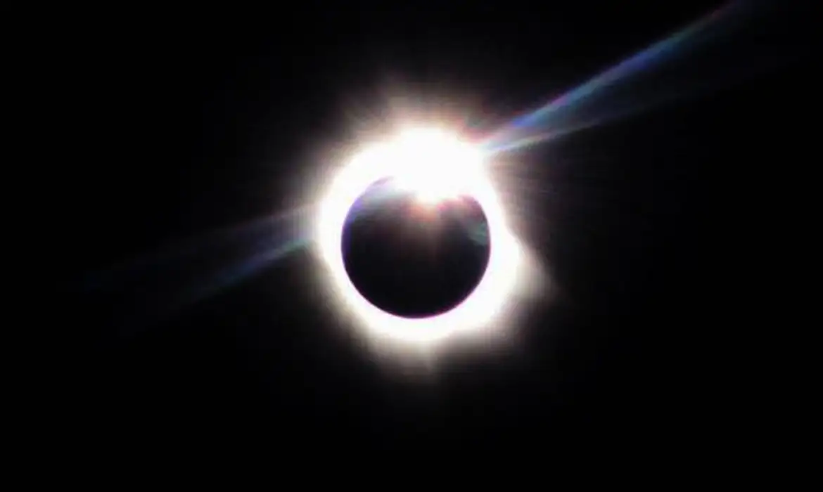 eclipse-solar-acontece-hoje-a-