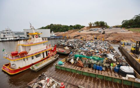 Operação retira 195 toneladas de lixo retiradas da orla nos rios em Manaus