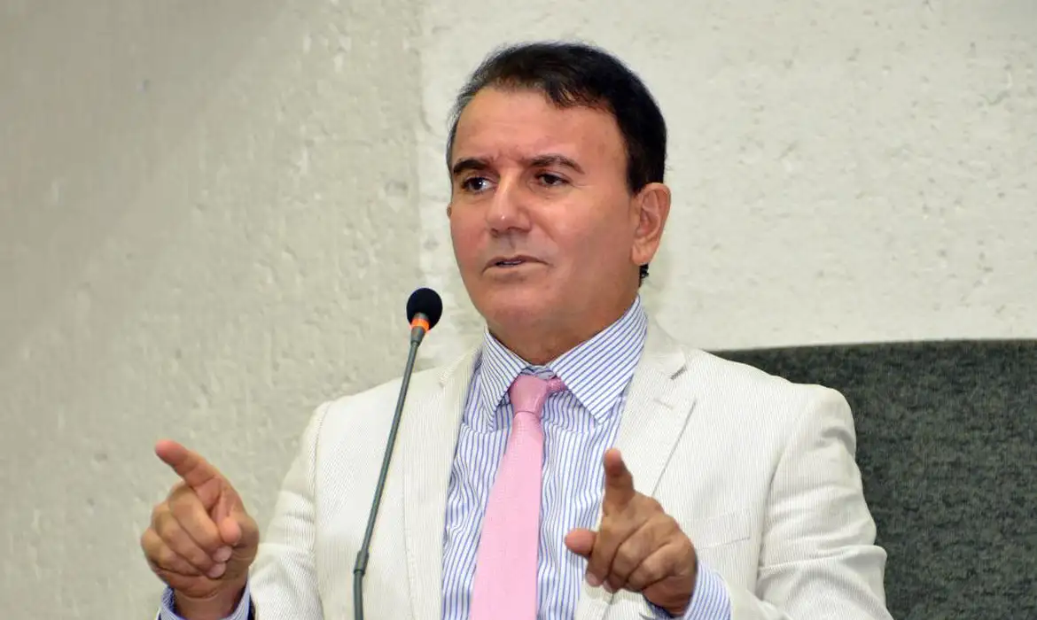 palmas-elege-eduardo-siqueira-