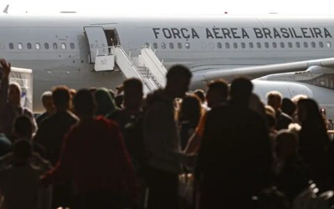 terceiro-voo-da-fab-traz-mais-