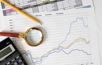 tres-economistas-vencem-premio