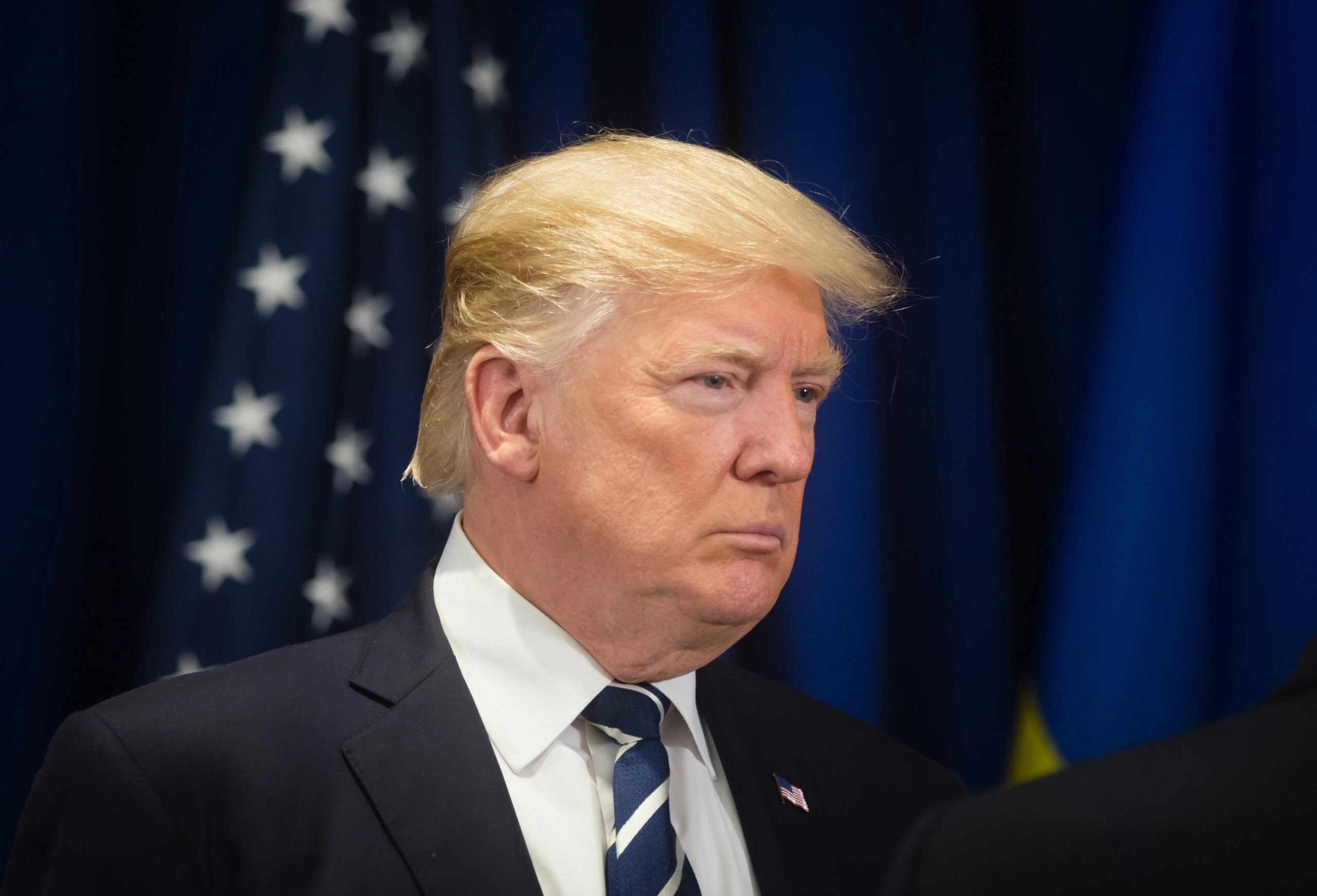 trump-serve-clientes-no-mcdona