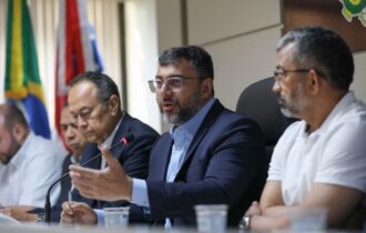 Wilson Lima assina contrato para construção do primeiro residencial no interior do Amazonas
