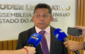 Sinésio rebate críticas de Zé Ricardo e nega 'desastre' em eleição do PT no interior do Amazonas